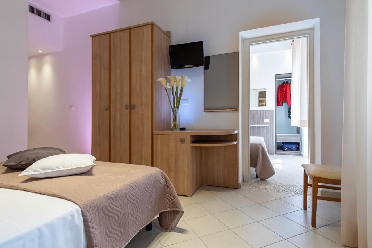 Hotel Mocambo Riccione Exteriör bild