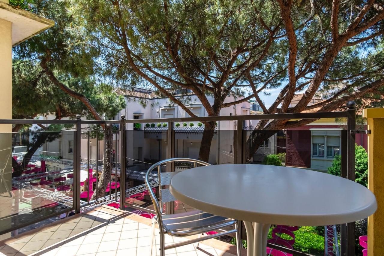 Hotel Mocambo Riccione Exteriör bild