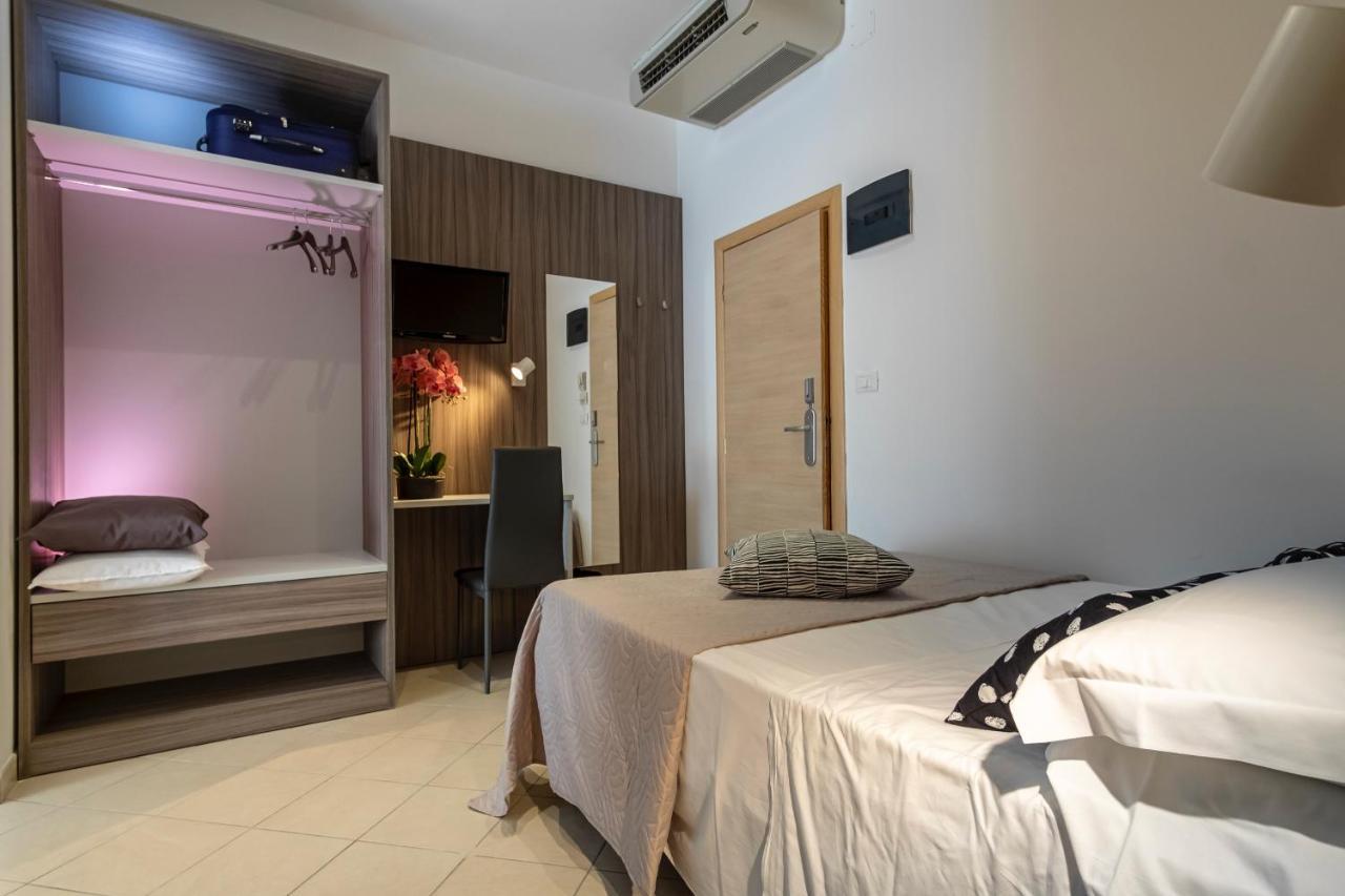 Hotel Mocambo Riccione Exteriör bild