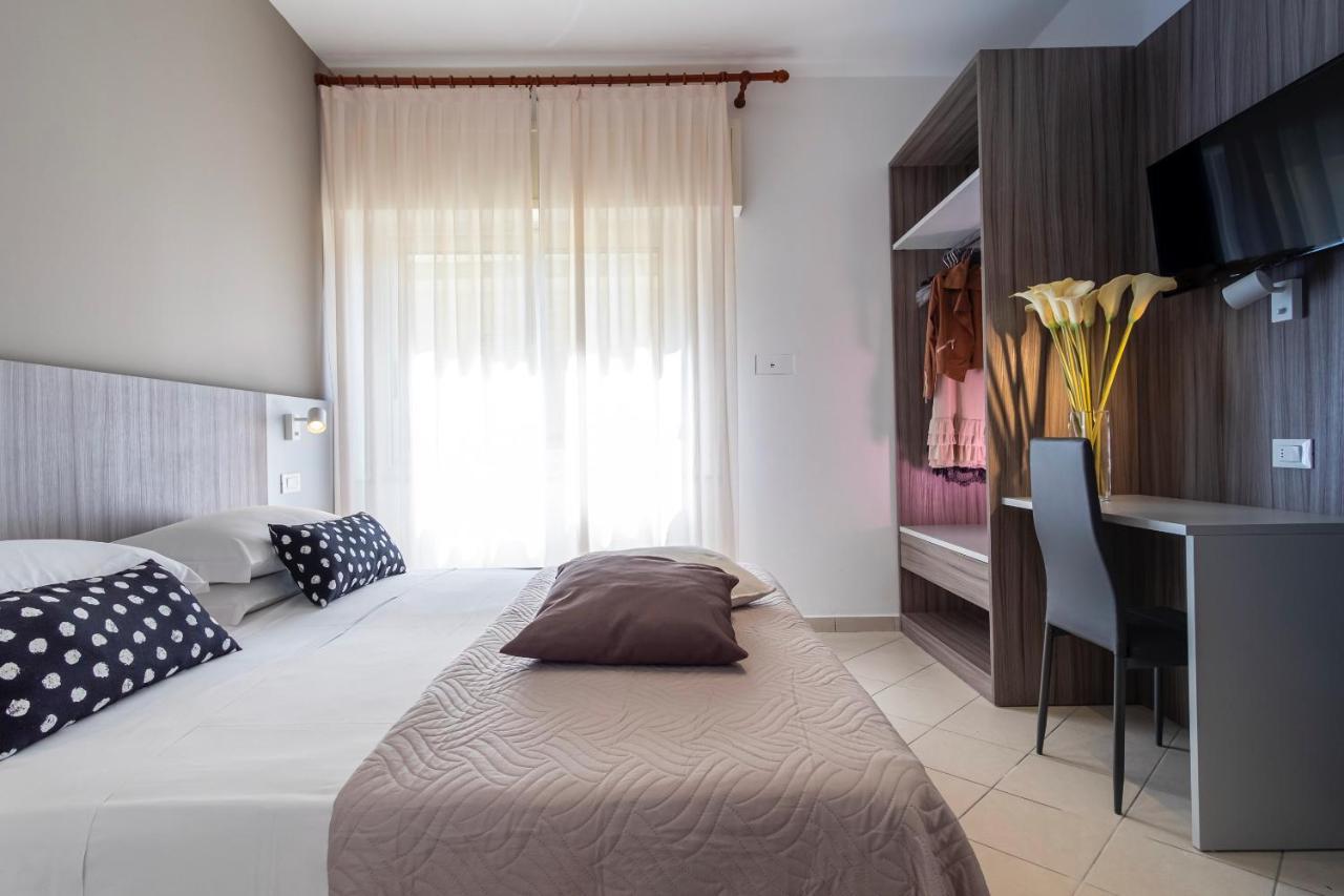 Hotel Mocambo Riccione Exteriör bild