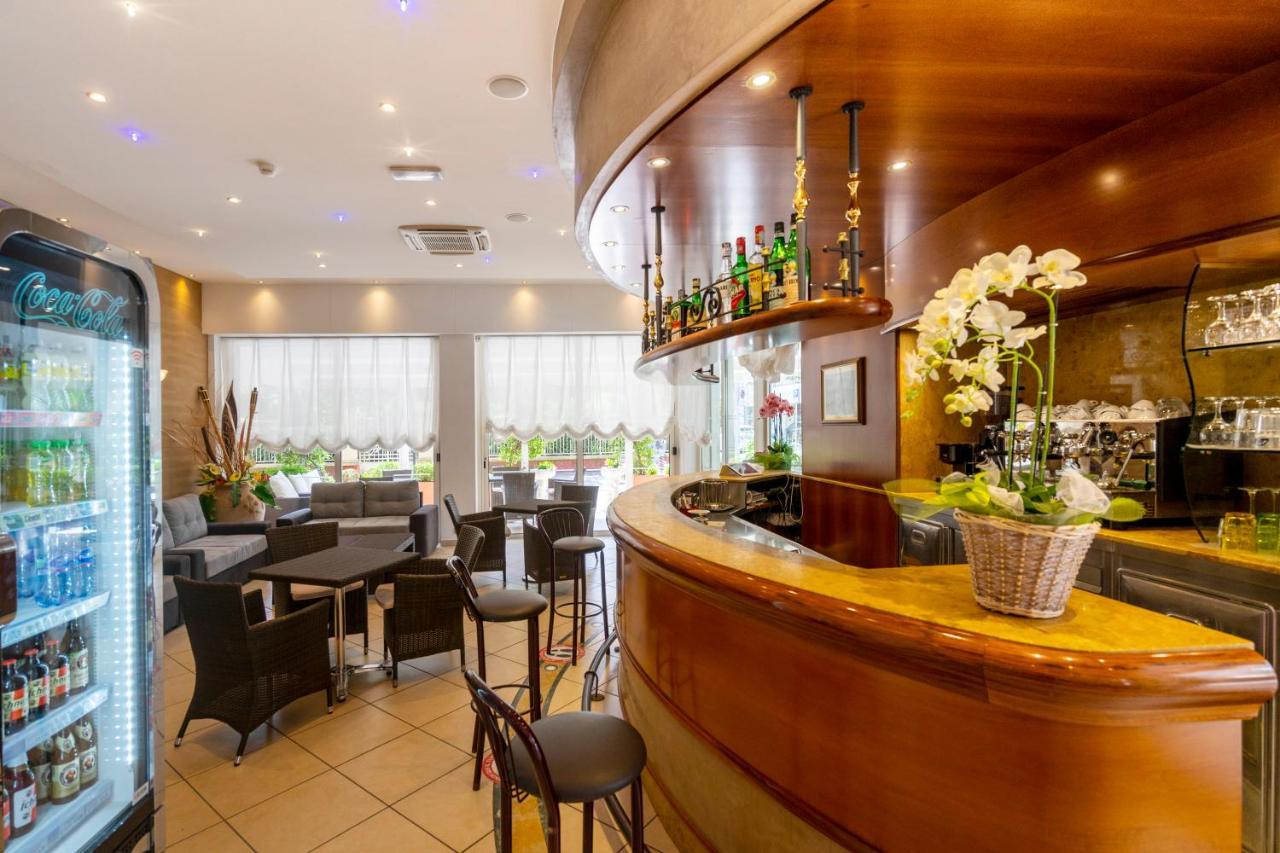 Hotel Mocambo Riccione Exteriör bild