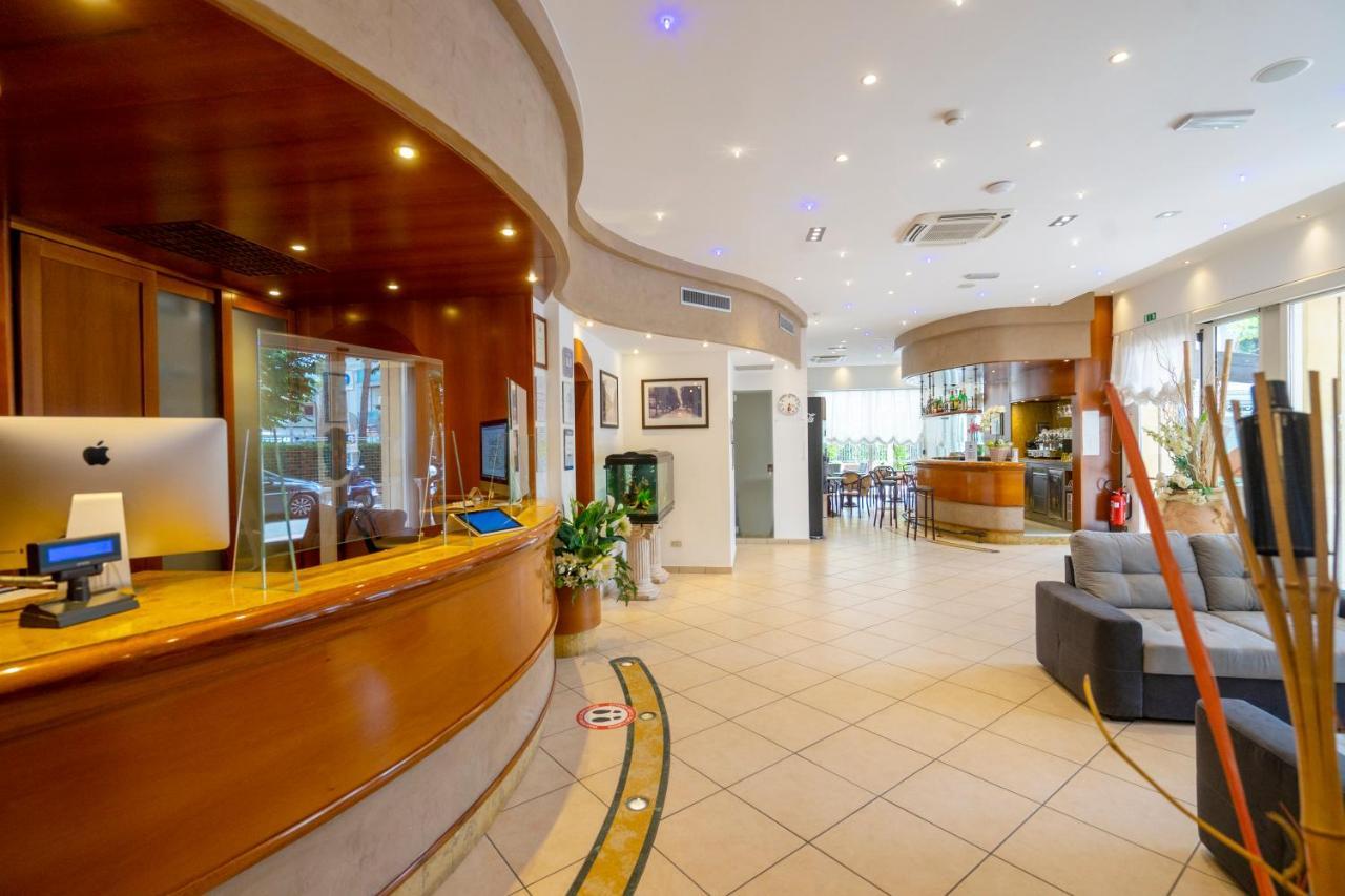 Hotel Mocambo Riccione Exteriör bild