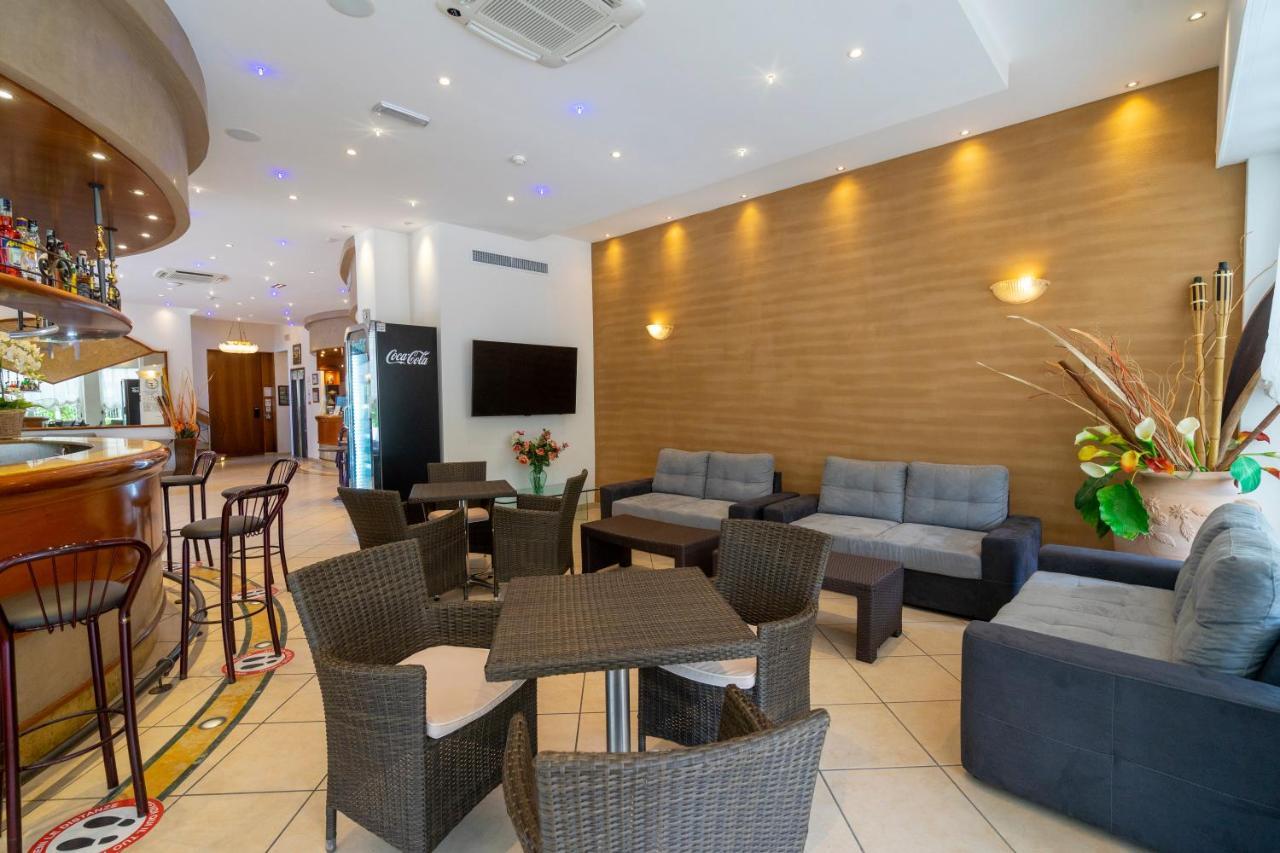 Hotel Mocambo Riccione Exteriör bild