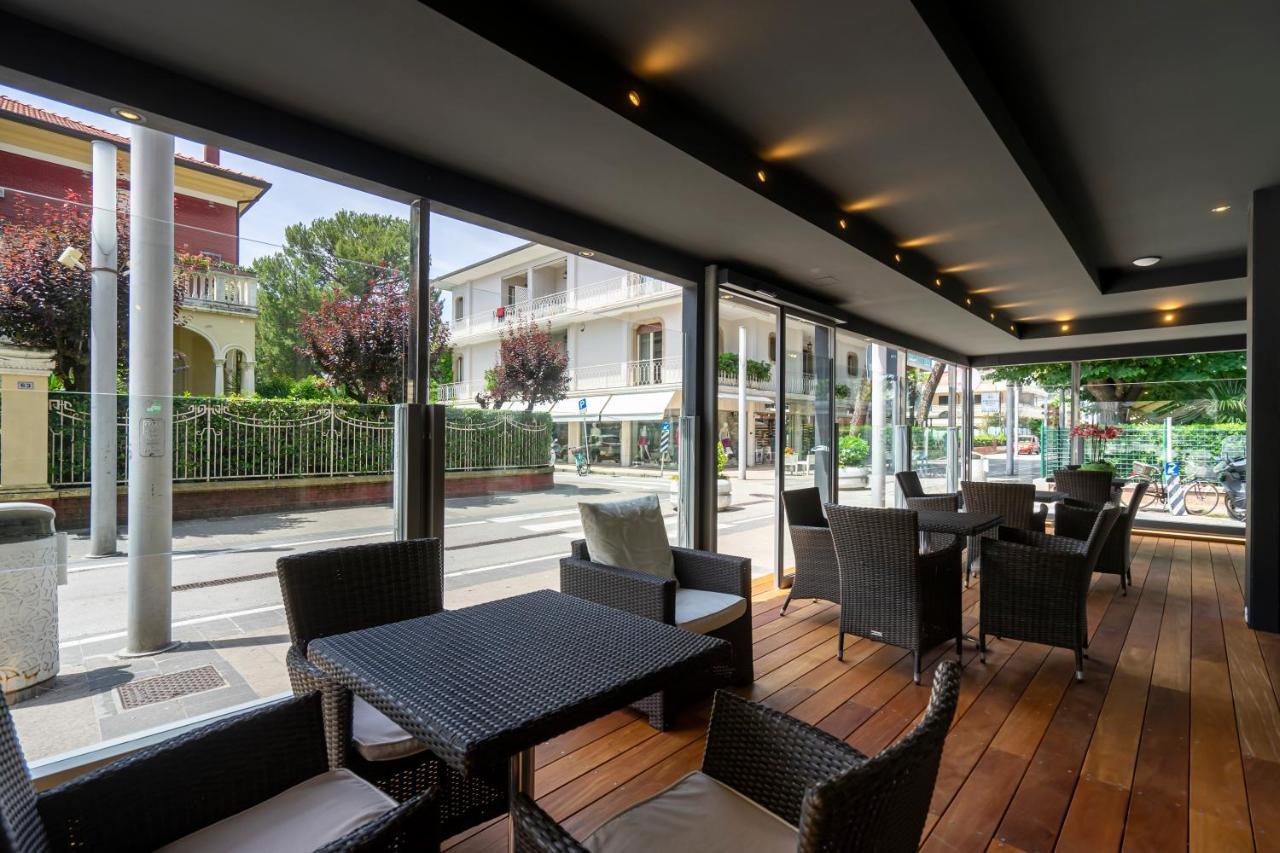 Hotel Mocambo Riccione Exteriör bild