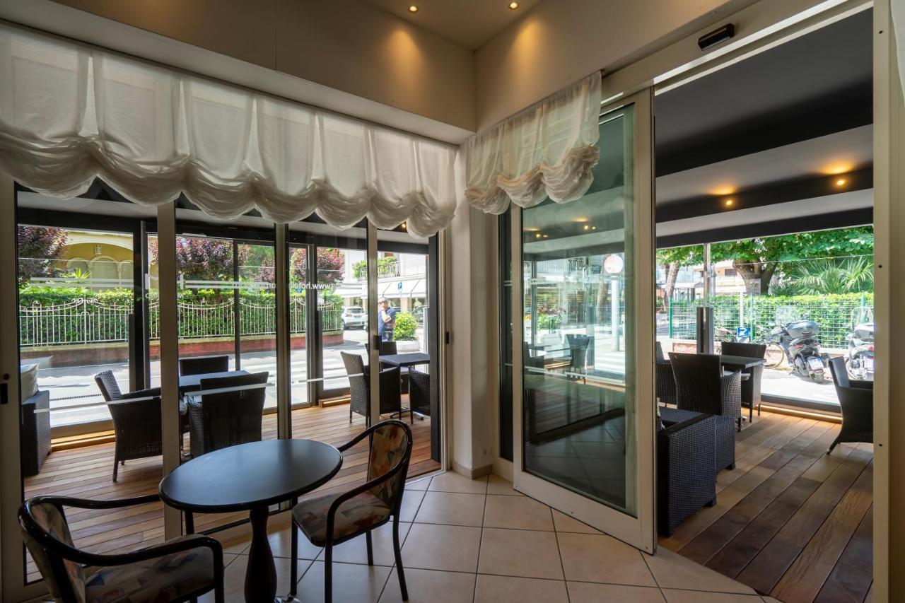 Hotel Mocambo Riccione Exteriör bild