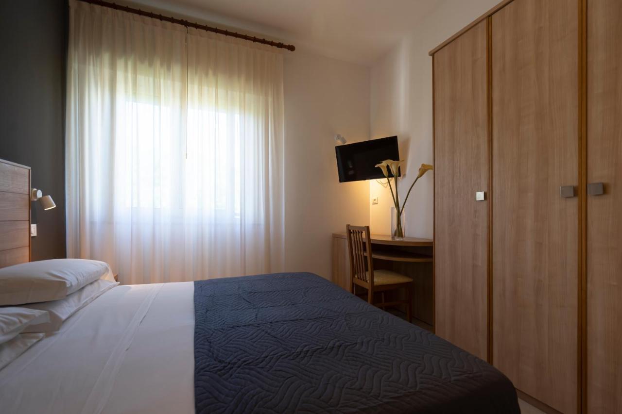 Hotel Mocambo Riccione Exteriör bild