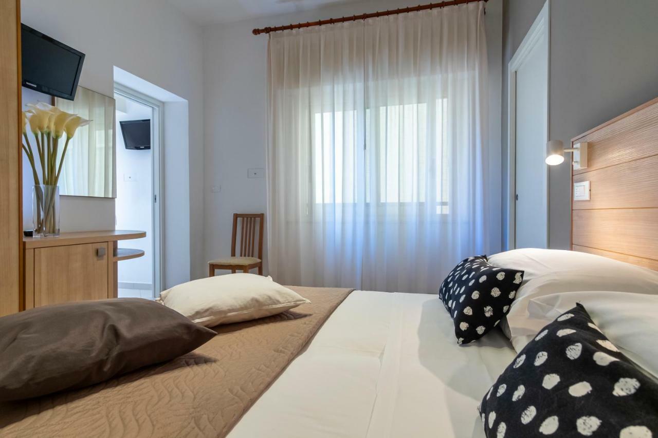 Hotel Mocambo Riccione Exteriör bild