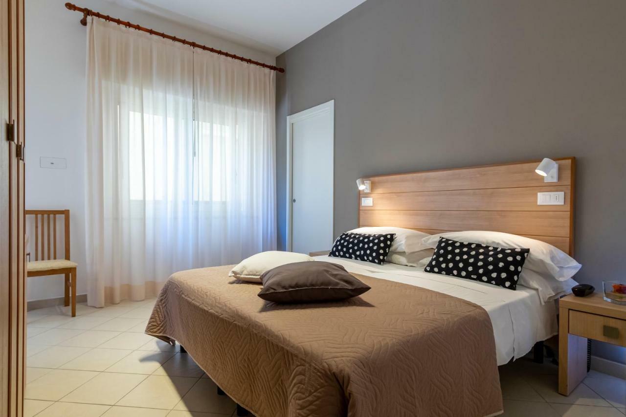 Hotel Mocambo Riccione Exteriör bild