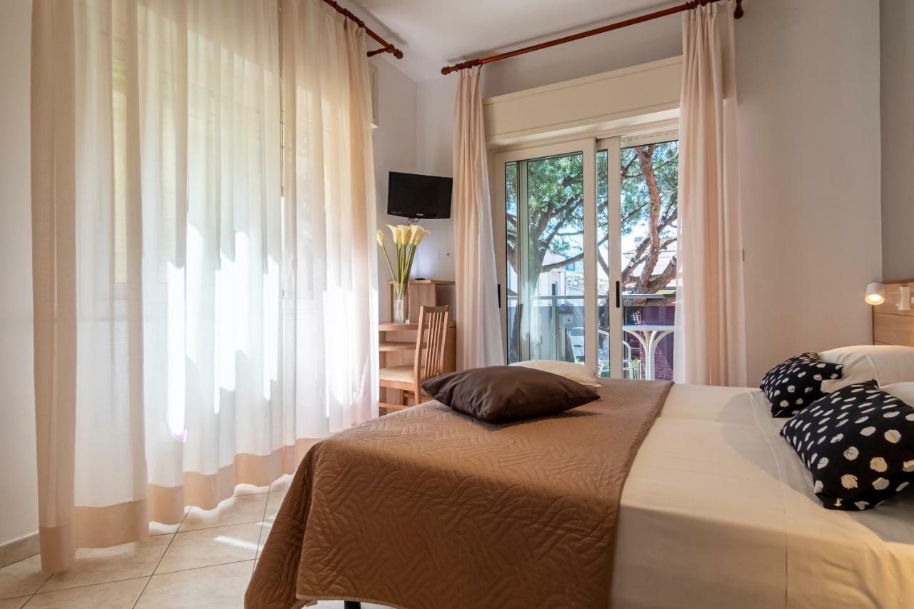 Hotel Mocambo Riccione Exteriör bild